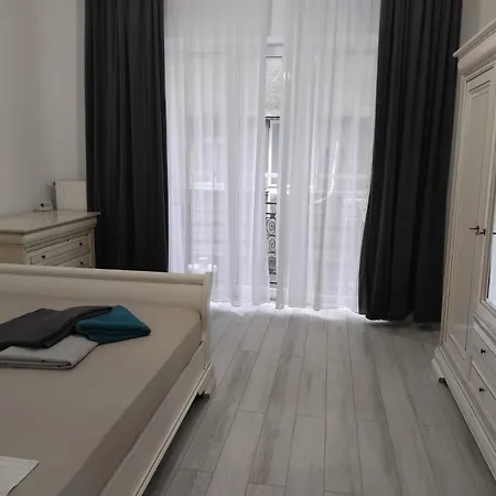 Urban Nest Apartment *